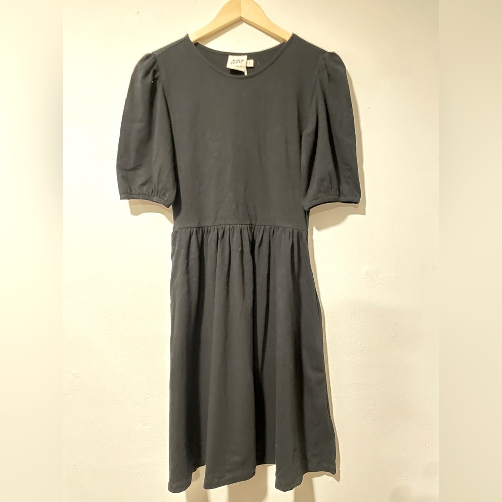 Black bubble sleeve midi dress